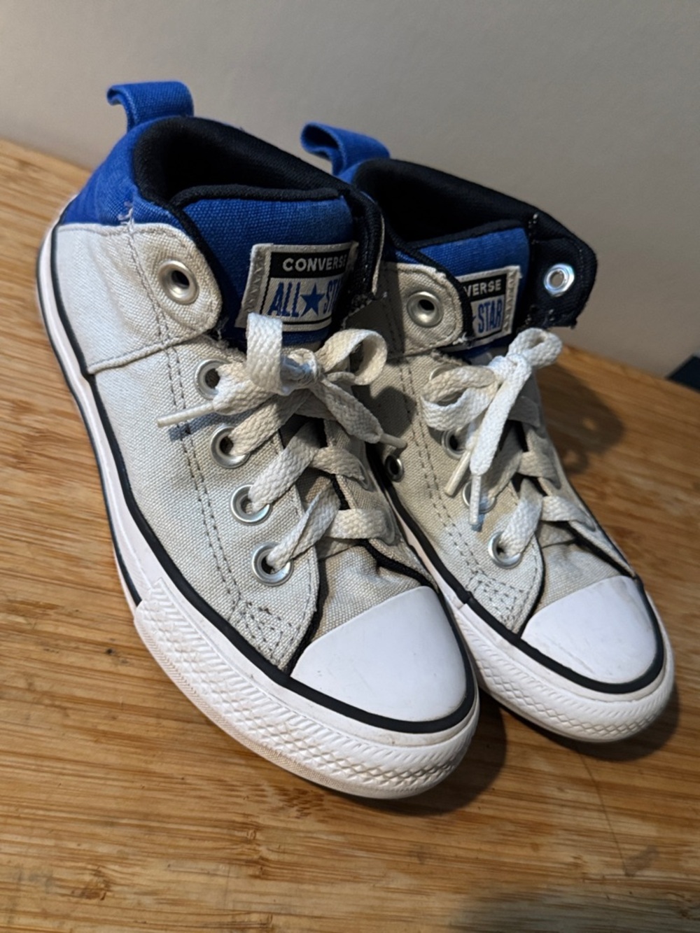 Converse Kids Canvas Low-Top Sneakers in White and Blue Size 12c